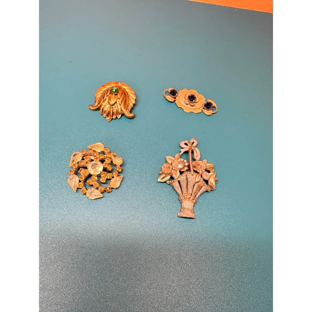 Vintage Brooch Pin Lot 4pc Floral Basket Amber Sunburst Purple Stone Leaf Gold